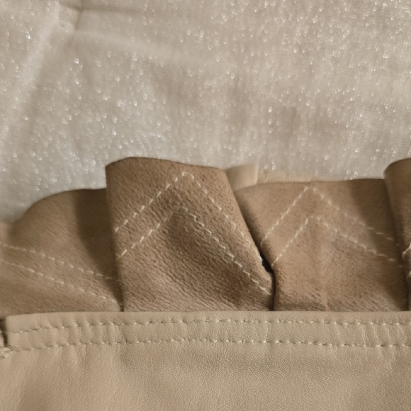 MODA INTERNATIONAL Cream Leather Jacket with Stand-Up Collar and Ruched Details - Picture 10 of 16